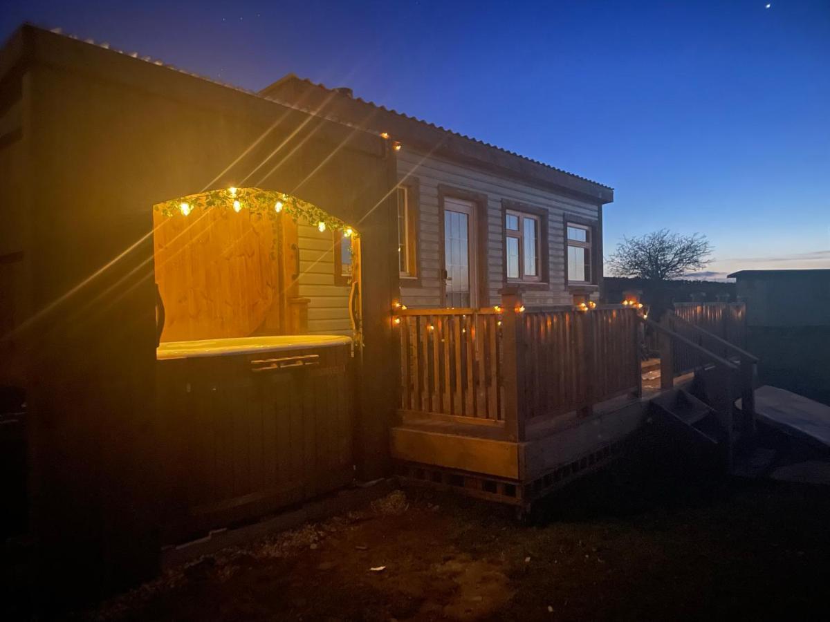 Keepers Shepherd Hut With Hot Tub Вітбі Екстер'єр фото