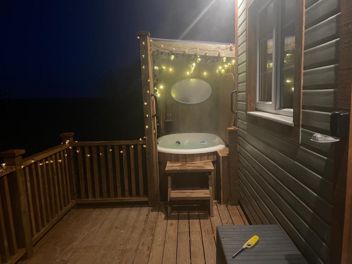 Keepers Shepherd Hut With Hot Tub Вітбі Екстер'єр фото