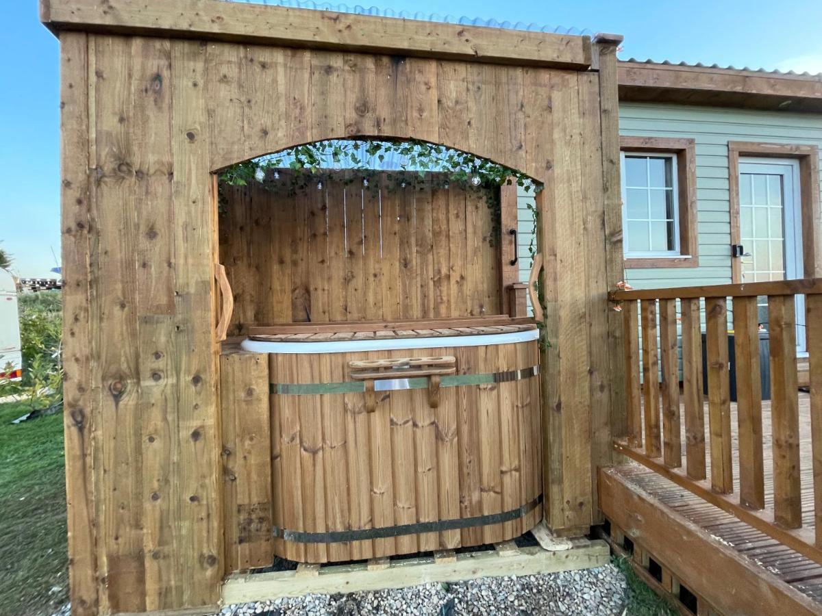 Keepers Shepherd Hut With Hot Tub Вітбі Екстер'єр фото