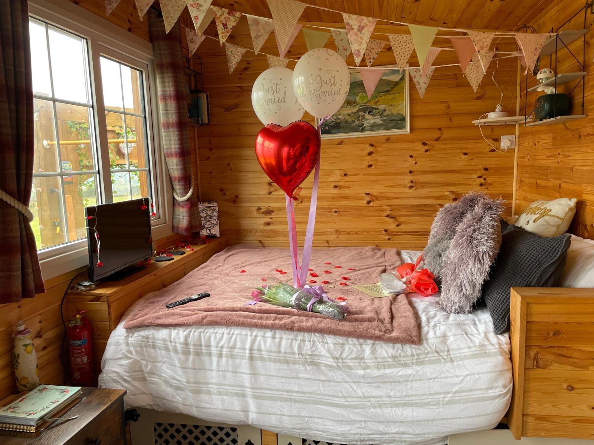 Keepers Shepherd Hut With Hot Tub Вітбі Екстер'єр фото