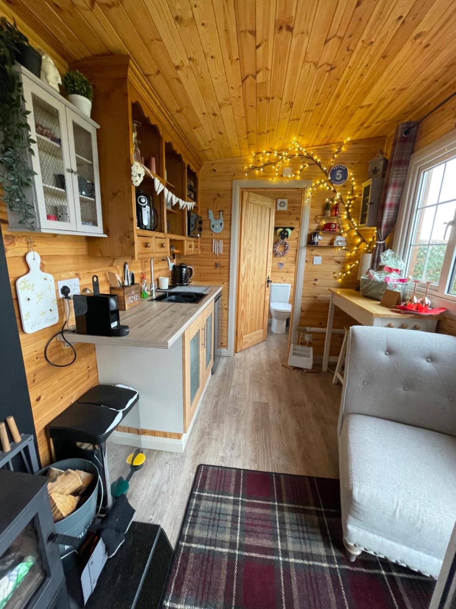 Keepers Shepherd Hut With Hot Tub Вітбі Екстер'єр фото